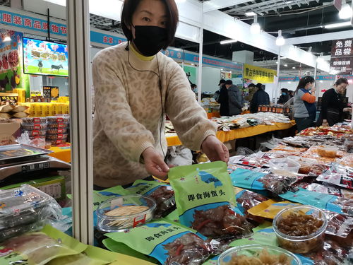 朝陽(yáng)區(qū)甘露園物美超市首屆外貿(mào)皮草服裝暨農(nóng)產(chǎn)品購(gòu)物節(jié)隆重開幕，艾森絲服飾領(lǐng)銜展銷